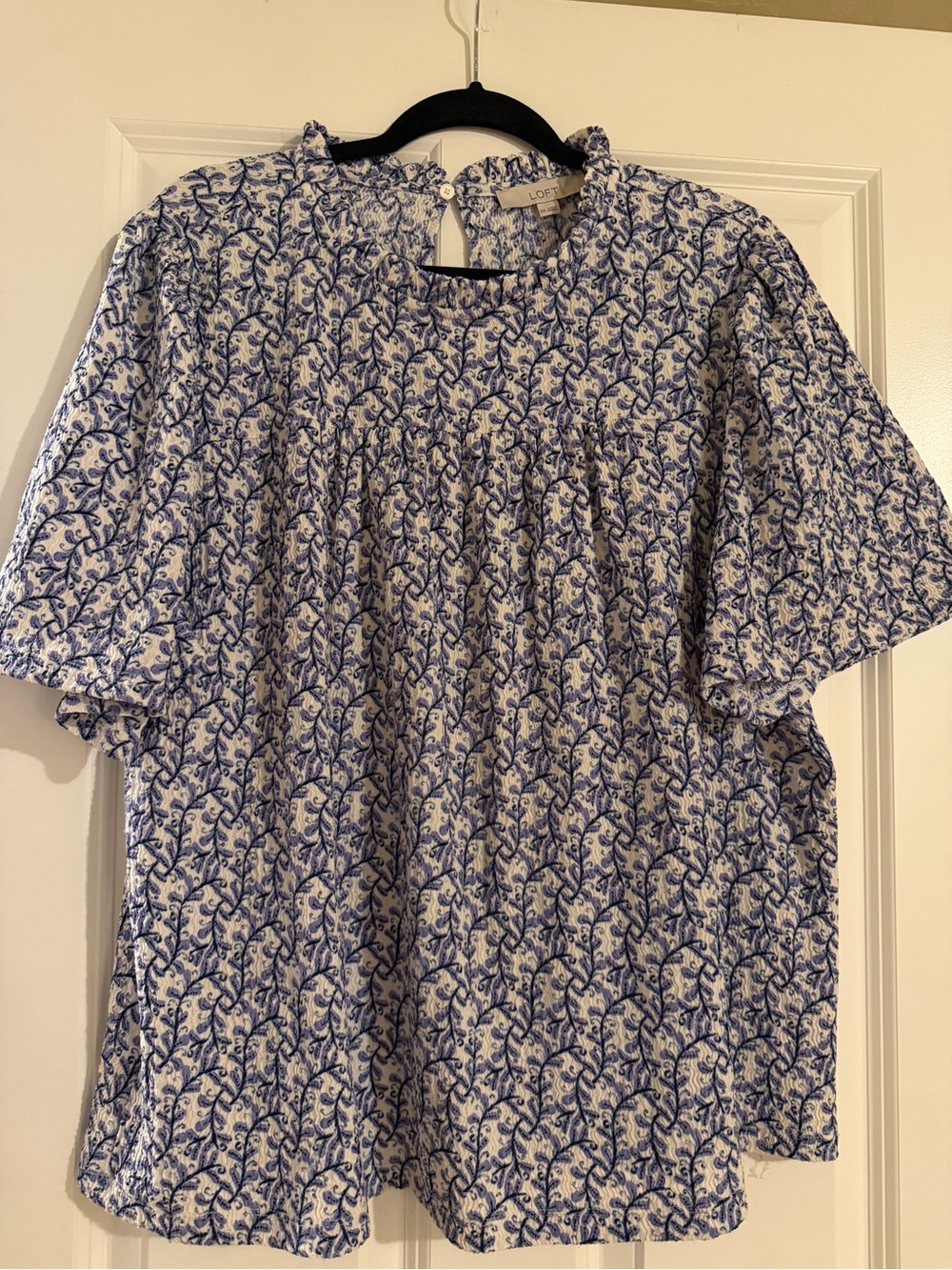 LOFT Blue Vine-Print Short Sleeve Top